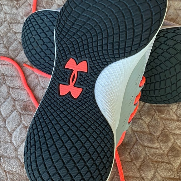 Under Armour Women's UA Charged Breathe Lace Sportstyle Shoes Size 7.5 - Picture 3 of 5